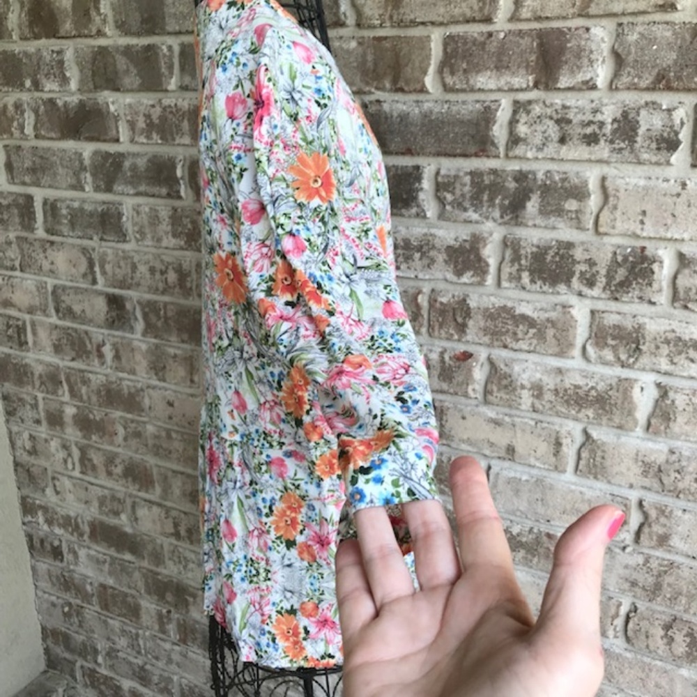 J Jill Floral Blouse Full front button 3/4 Sleeves - Picture 4 of 8